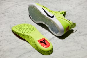 Salah satu contoh insole KOBE A.D Menggunakan teknologi Lunarlon dan Nike Zoom